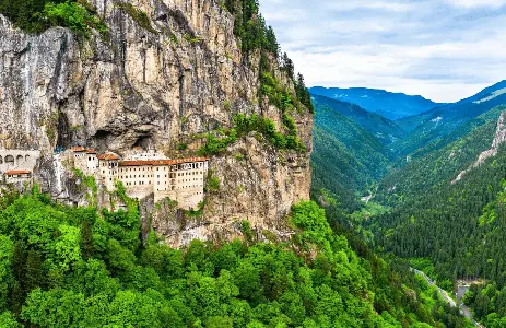 Trabzon Gezi Rehberi: Yeşil Yaylaları, Tarihi Manastırları ve Karadeniz Lezzetleri