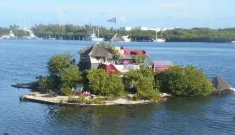 Pet Şişelerle Yapılan Ada: Spiral Island