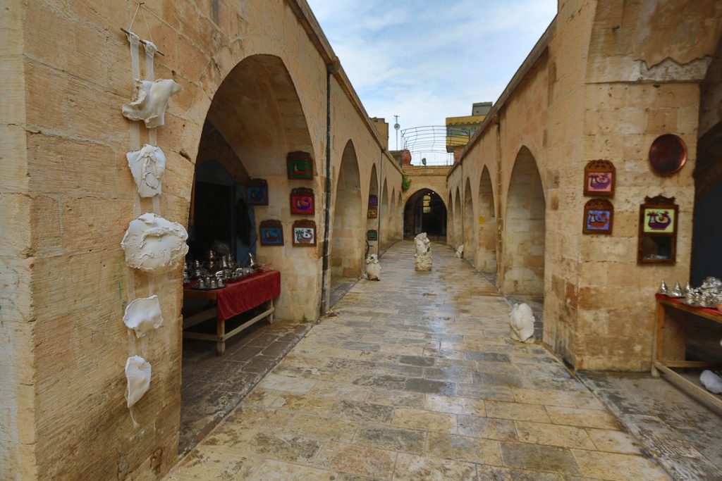 Mardin-tellalar-carsisi-revakli-carsi