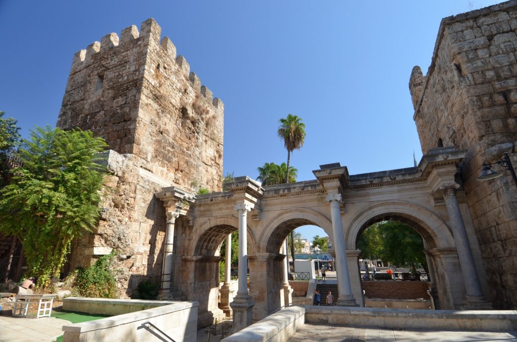 antalya-hadrian-kale-kapisi