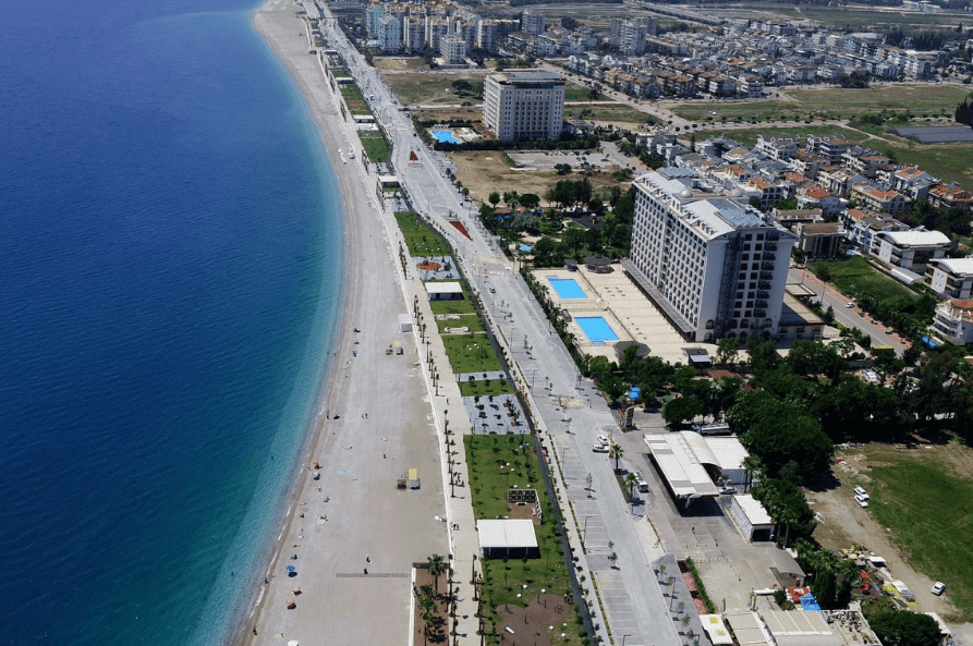 konyaalti-halk-plaji antalyanın-en-iyi-plajlari-konyaalti-halk-plaji