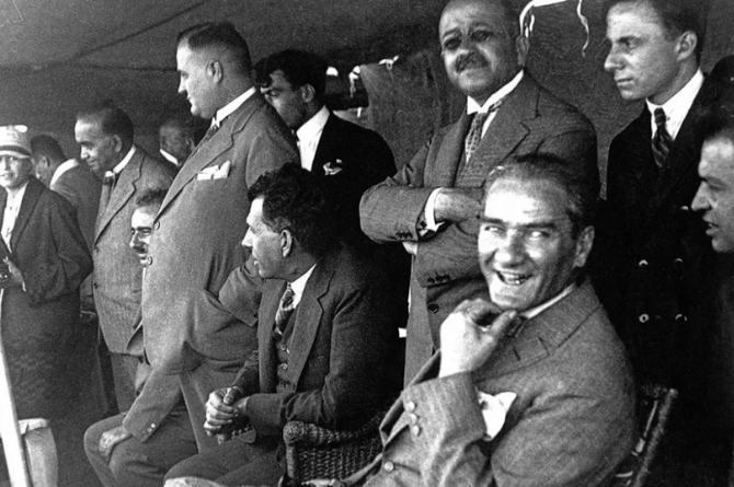 Atatürk'ün Sevdiği Şarkılar Atatürk'ün Sevdiği Şarkılar
